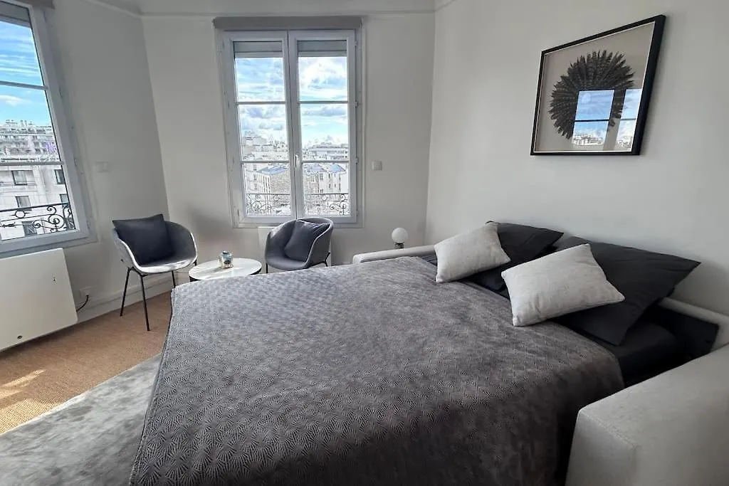 Elegant Eiffel Tower View Flat Apartment *