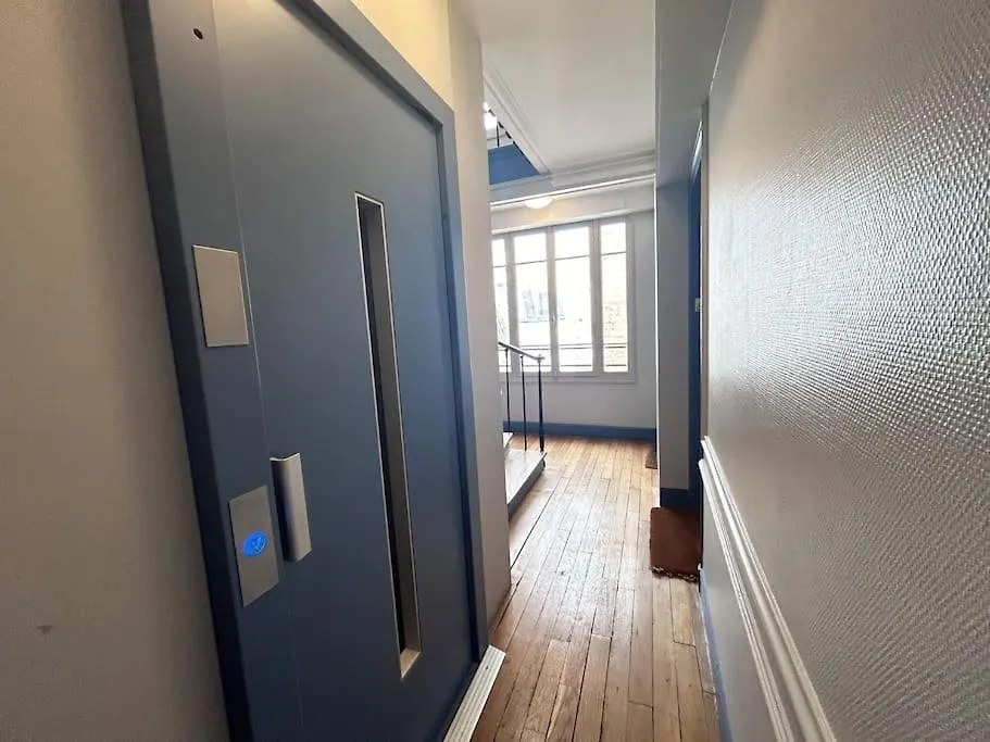 Appartement Elegant Eiffel Tower View Flat Parijs